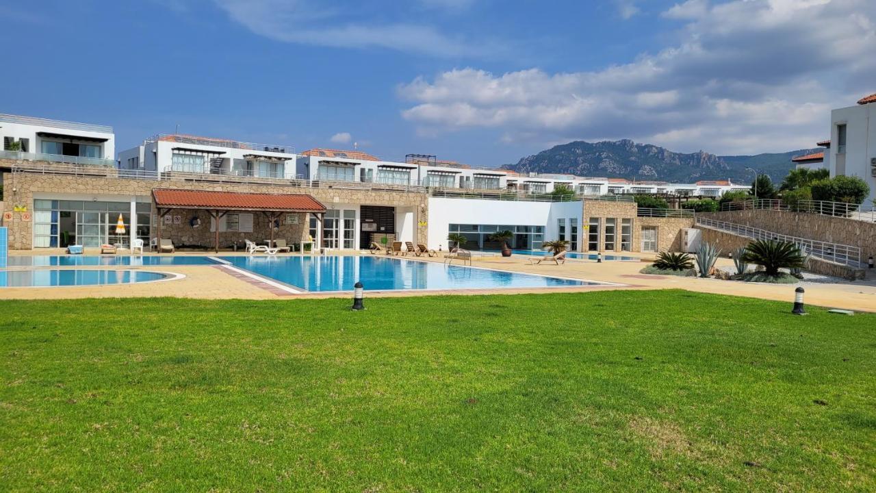 Sea And Mountain View Beachfront Penthouse Yali Экстерьер фото
