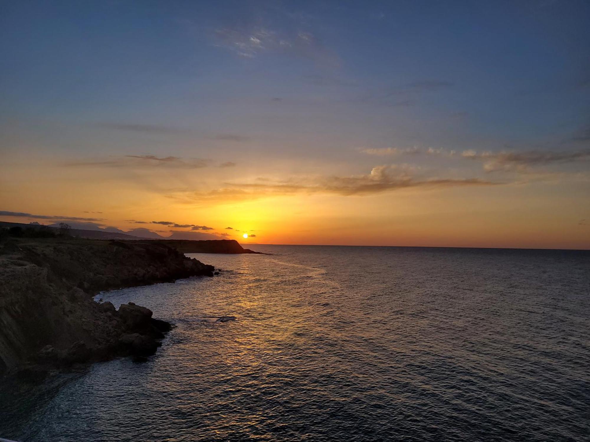 Sea And Mountain View Beachfront Penthouse Yali Экстерьер фото